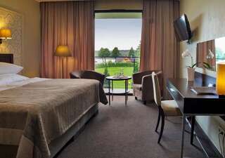 Отель Margis Hotel & SPA Тракай Двухместный номер с 1 кроватью или 2 отдельными кроватями, вид на озеро, предоставляется доступ в спа-центр-1